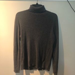 grey ribbed turtleneck size M perry ellis